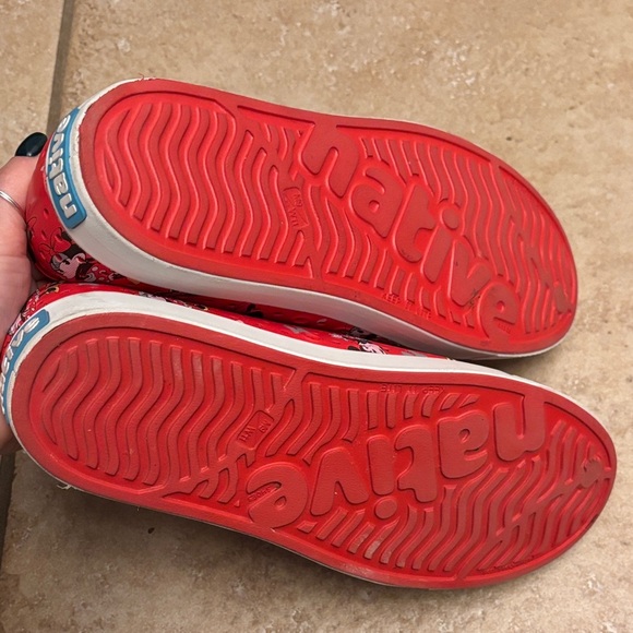 Native Disney Parks Minnie Mouse Red Jeffersons w11/m9 - Picture 4 of 4